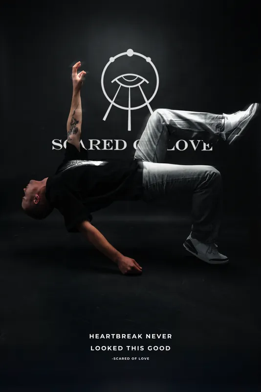 Kampagnenmotiv „Scared of Love“: Tänzer in Bewegung